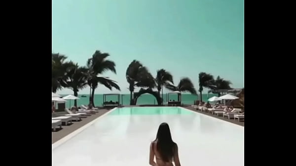 Maria Pia Westphalen Rojas en tanga azul en Mancora Peru