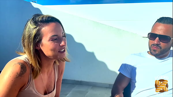 Pam rencontre Vittoria qui est aussi coquine qu'elle