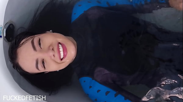 Hot Moonblack underwater submissive bondage Thumbnail