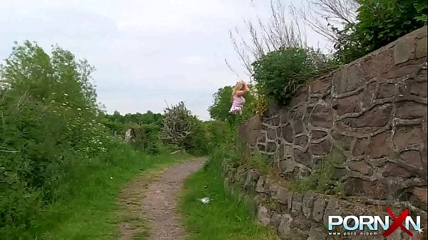 Cutie Paige Turnah pissing outdoors