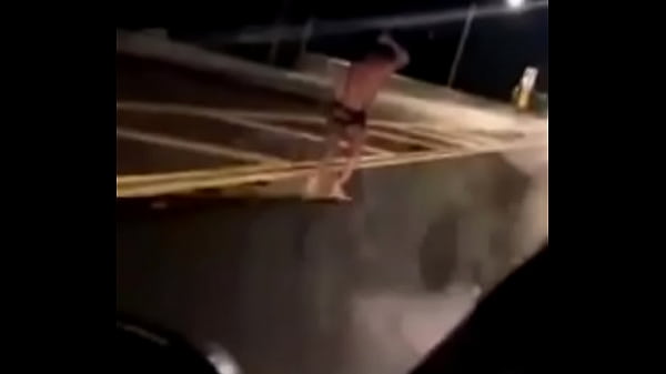 Ei, olhe para a porra desse garoto. WTF! Vire!