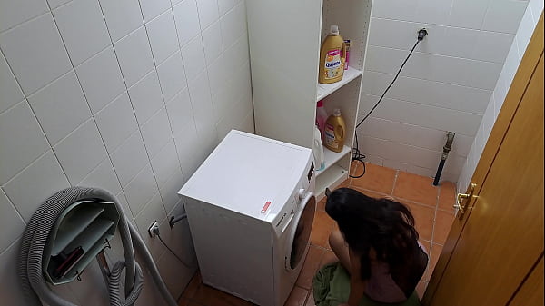 Horny Married Mom Fucks the Handyman on The Laundry Machine