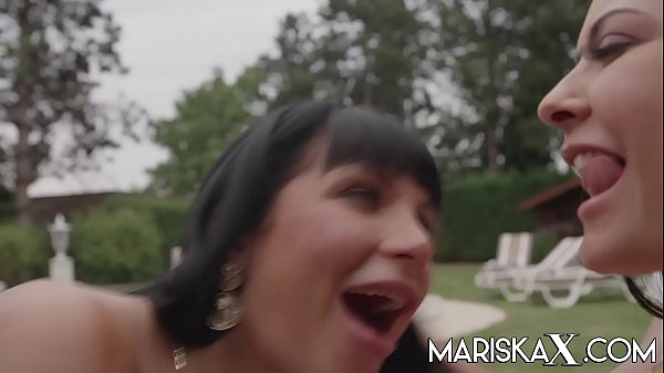 MARISKAX Mariska and Valentina seduce their stepfather