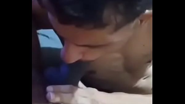 A piroca do negão era tão grossa que quase não cabia na minha boca