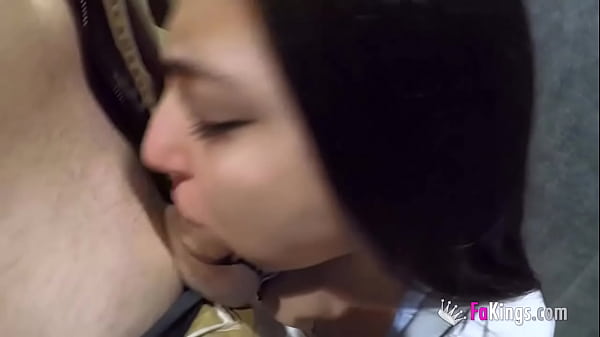 Sneaky fuck inside a mall: Nuria Millan knows how to roll!! :-D