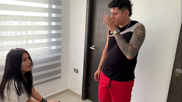 Megkötözött testvér spriccelve élvez el