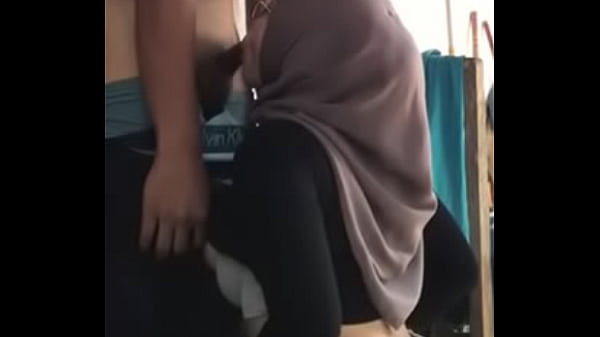 Nisia Yuanida jilbab nyepong minta di doggy sebentar