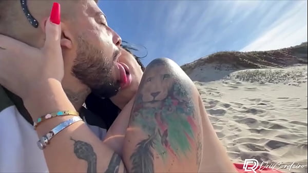 Transei com a morena gostosa Drii Cordeiro na praia, essa safada fode muito gostoso veja completo!