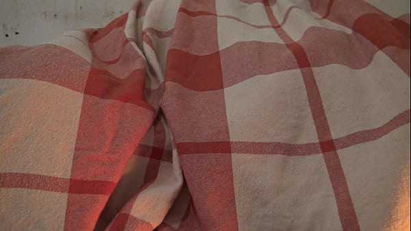 Török testvér engedi, hogy megdugjam a szőrös punciját, mielőtt felkelnek a szüleink