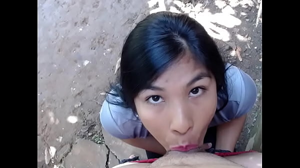 se la chupo en el parque y se corre en mi cara