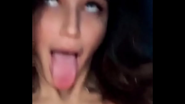 BIG TITS TOPLESS GIRL DOING CUTE FACE ZOOM TIKTIK CHALLENGE