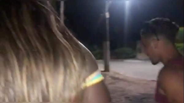 CONHECI UM NOVINHO GOSTOSO NO ROLE E PEDI PRA ELE ME COMER NO SEU CARRO