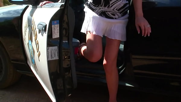 Don’t sleep, bum! This superb blonde babe needs her twat be fucked well and cum in her mouth