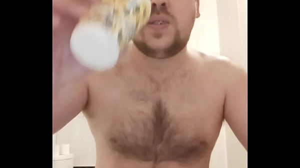 Vídeo completo: Gay russo colocou seu pênis à prova, masturbando-se até a exaustão! E no final, ele derramou esperma fresco no rosto! É muito útil para a pele do rosto!