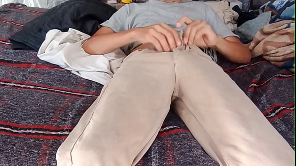 Rico jovencito tirando su lechita