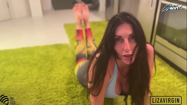 The stepson saw how his stepmother was engaged and seducing him with her elastic ass