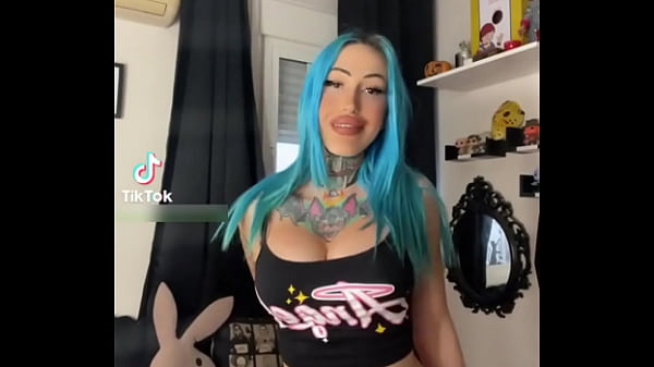 blue haired sexy otaku hot bitch Thumbnail
