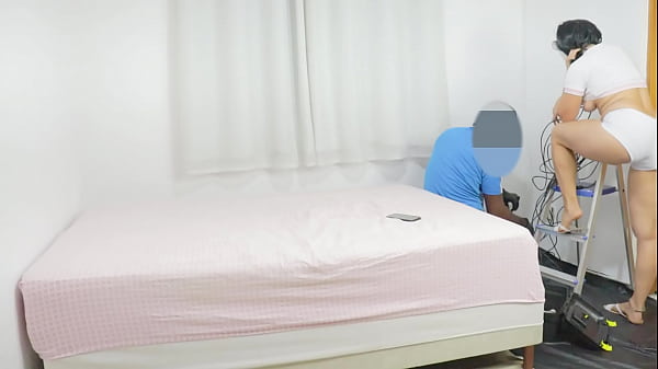 Cliente provocou técnico de TV a cabo ate ele foder ela no pelo | COMPLETO NO RED | FILMES DIRTYs angeldirty.com