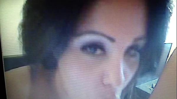 Laura del Mate doing a Russian Thumbnail