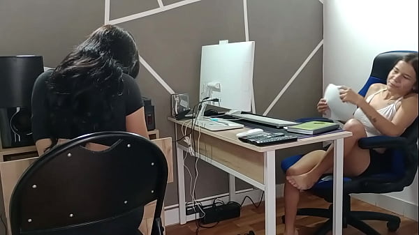 la primera vez que me follo duro y hago venir a chorros a mi tímida hermanastra. h