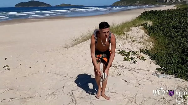 Turista Pede Informação e Ganha Foda Gostosa Na Praia