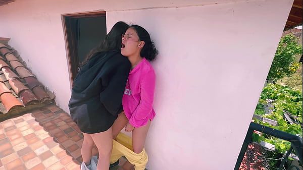 Metiendo mis dedos en la vagina caliente de mi ex