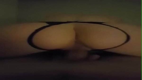 Sexy teen asiatique sucer et baiser par derrière