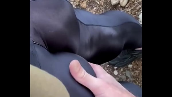 Minhas leggings a excitam em um parque público