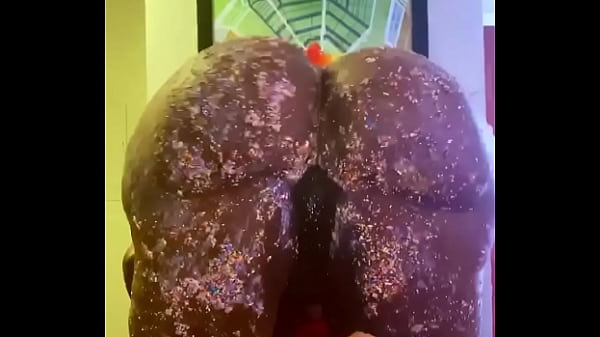 Victoria Cakes give Gibby The Clown a great birthday present