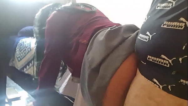 joven latina de escuela pública sólo espera salir de clases para que le metan la verga. Casero real con compañero de escuela. Cogiendo bajo la falda del uniforme