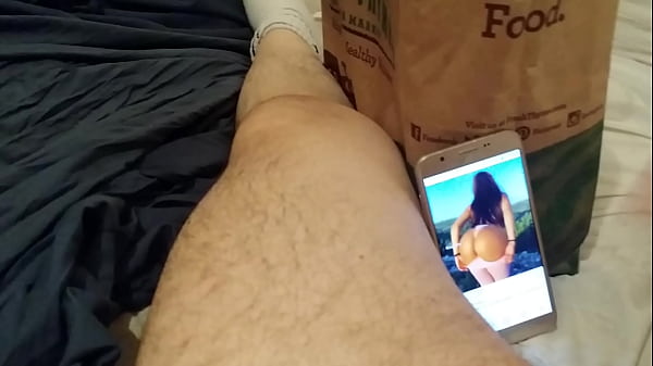Jerking to hot women's video Thumbnail