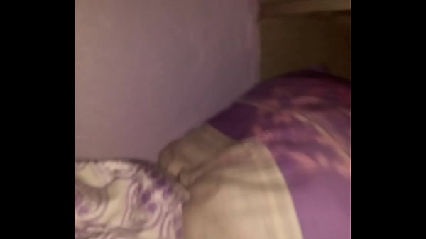 türk koca tombul karısının memesi ve amıyla oynayarak azdırmaya çalışıyor tüm bunları kaydetmiş