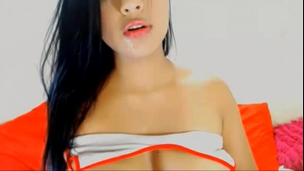 Hot Latina Cam Girl - more on italianlover90.blogspot.it Thumbnail