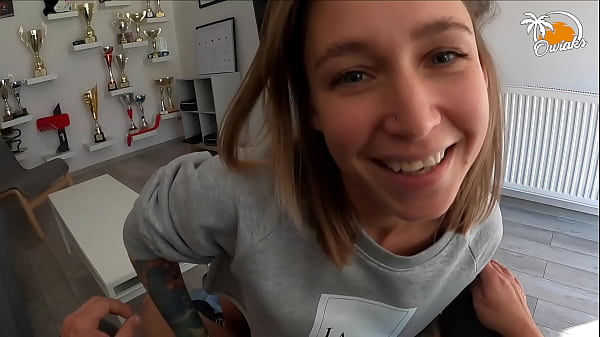 Cheating wife gives blowjob to gardener