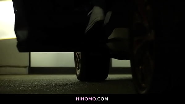 Derek Kage and Danny Starr have hardcore bareback sex