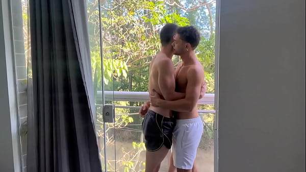 Namoradou saiu e o boy me chamou pra comer ele – Assista Completo no Red