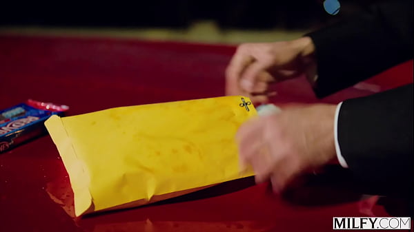 MILFY BBC-Craving Mob Wife Phoenix Gets What She Wants