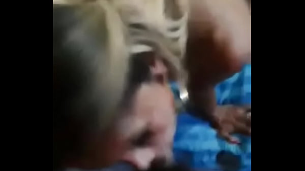 Rubia chupa mi pinga