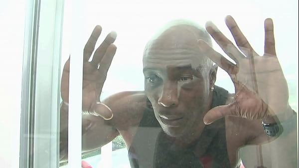 jovem gostosa fode seu personal trainer preto