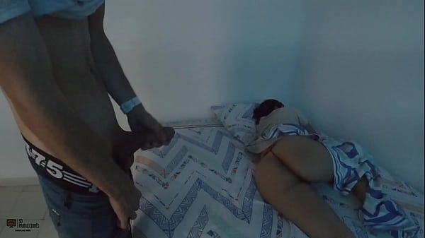 Entro ala habitación de mi hermanastra y me masturbo al verla en ropa interior-HISTORIA COMPLETA