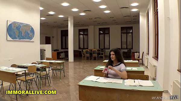 PROFESSORA SEDUZIDA Por Candy Eating PAWG Francesca DiCaprio – Immoral Productions