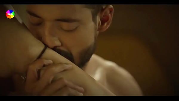 सासु मां ने अपनी बेटी को दामाद जी से चुदाते हुए देखा