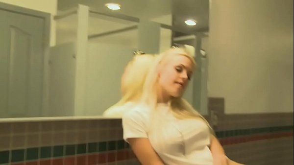 Just met 2 girls, and they give me quick blowjob in the bathroom