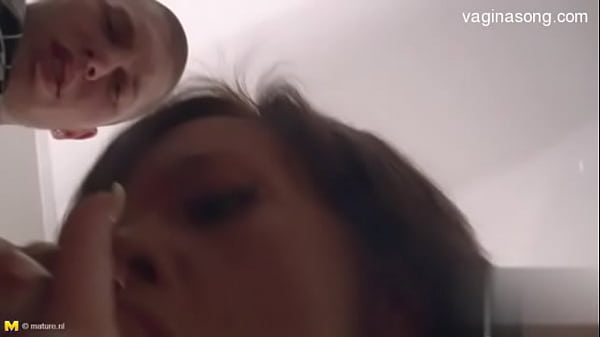 Szexi tini sztriptízes lányt megdugták a srácok