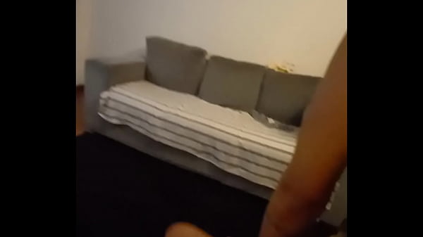 Casada sentando no amigo.