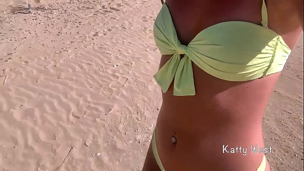 crazy girl 18 yo pee on a public beach right in her panties wet her panties and went to sunbathe