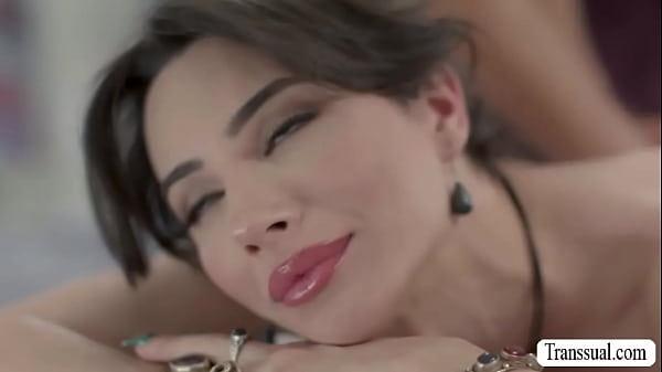Massagista hétero analizou sua cliente Trans