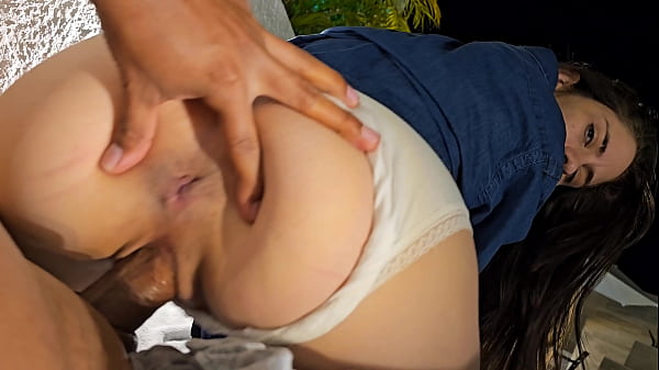 Meio-irmãos se fodem na varanda de sua casa