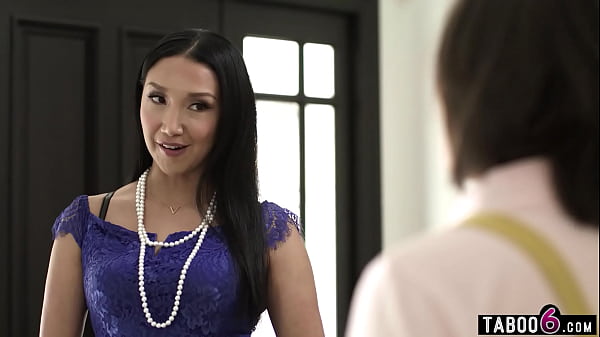 Latina MILF housewife Vicki Chase DPed by two cleaning ladies with strapons