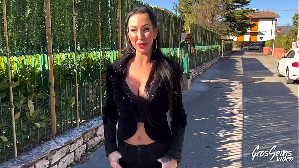 Laura, milf italienne, veut baiser une bonne bite française